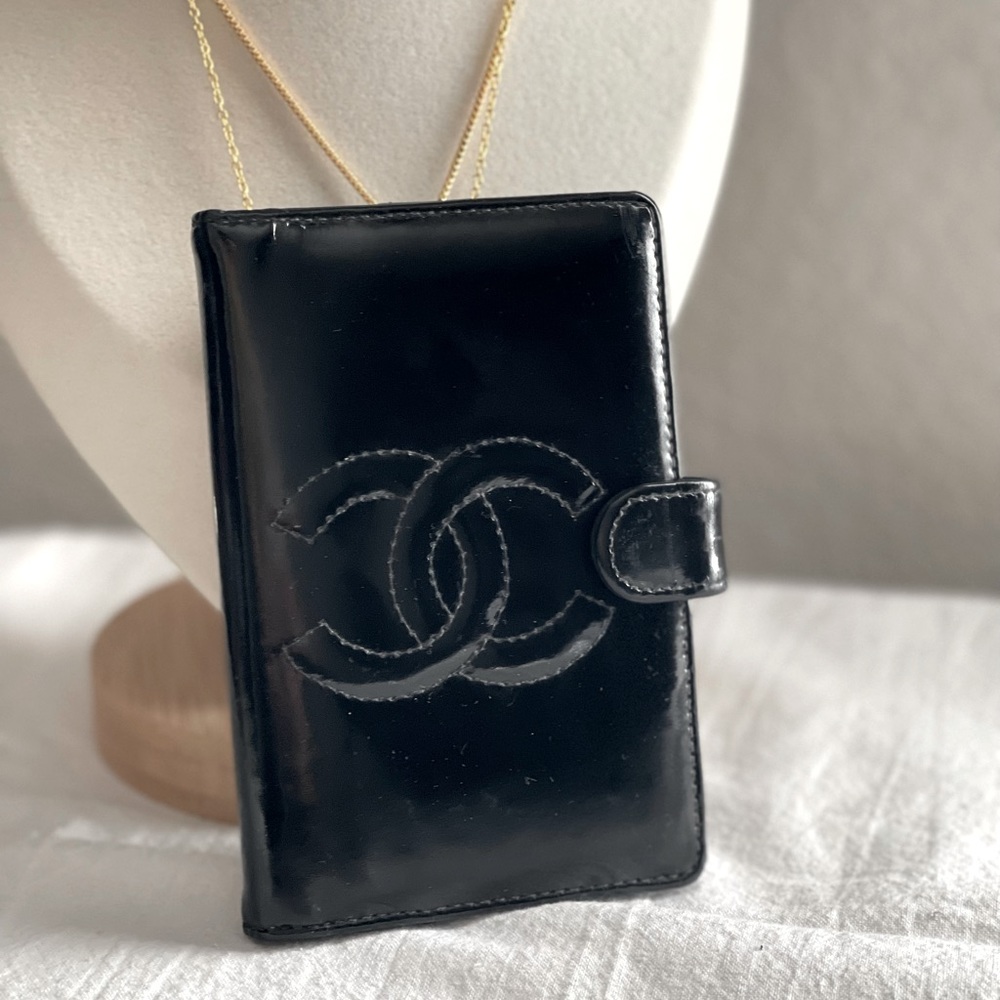 CHANEL | AUTHENTIC small black patent ring agenda/planner